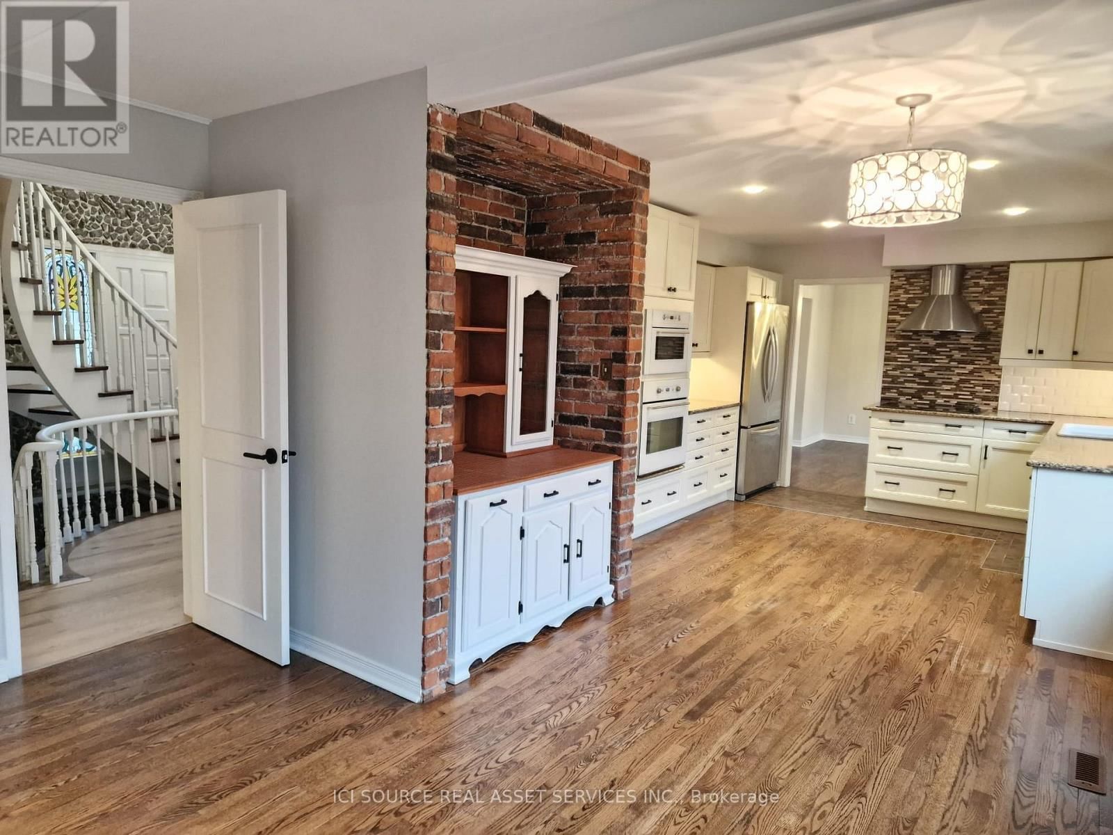 29 BUCKS GREEN ROAD Image 12