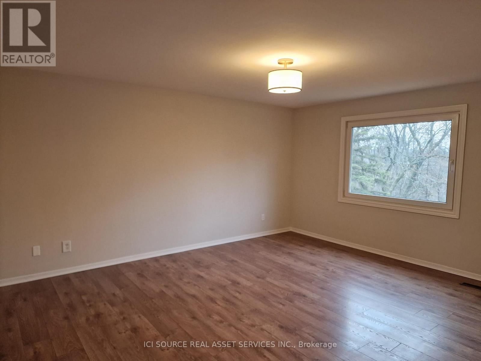 29 BUCKS GREEN ROAD Image 19