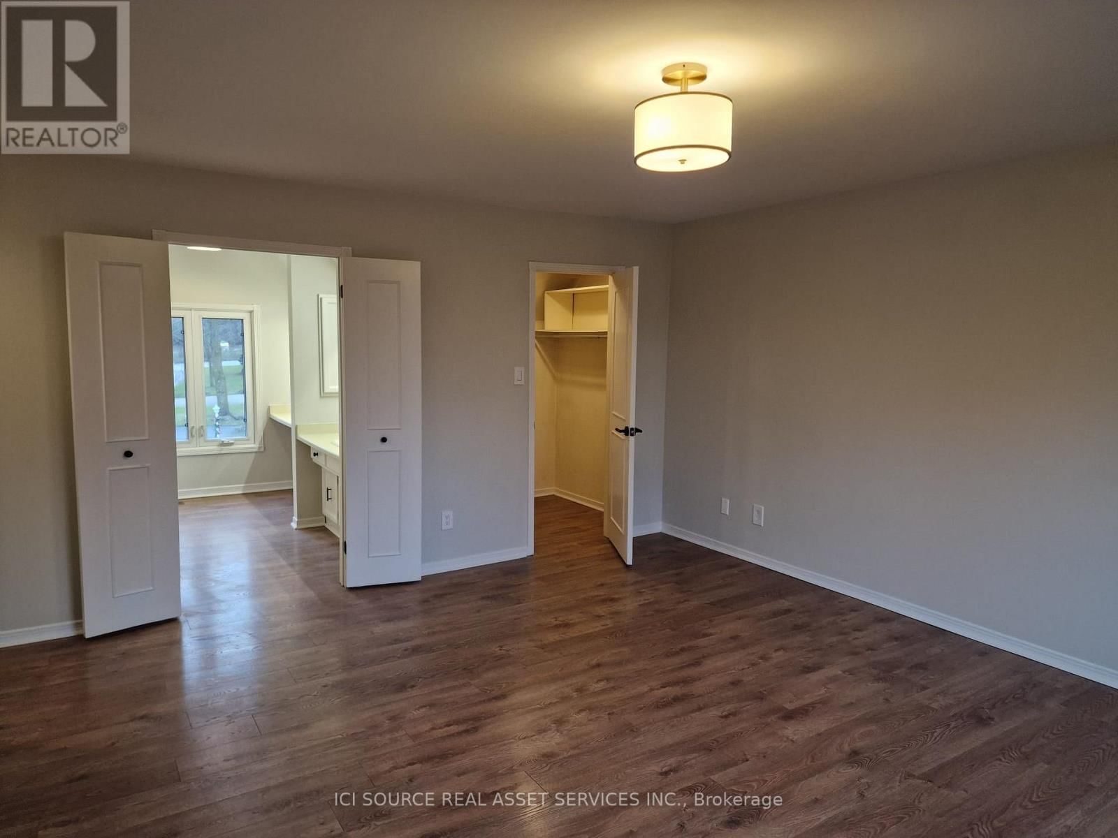 29 BUCKS GREEN ROAD Image 20