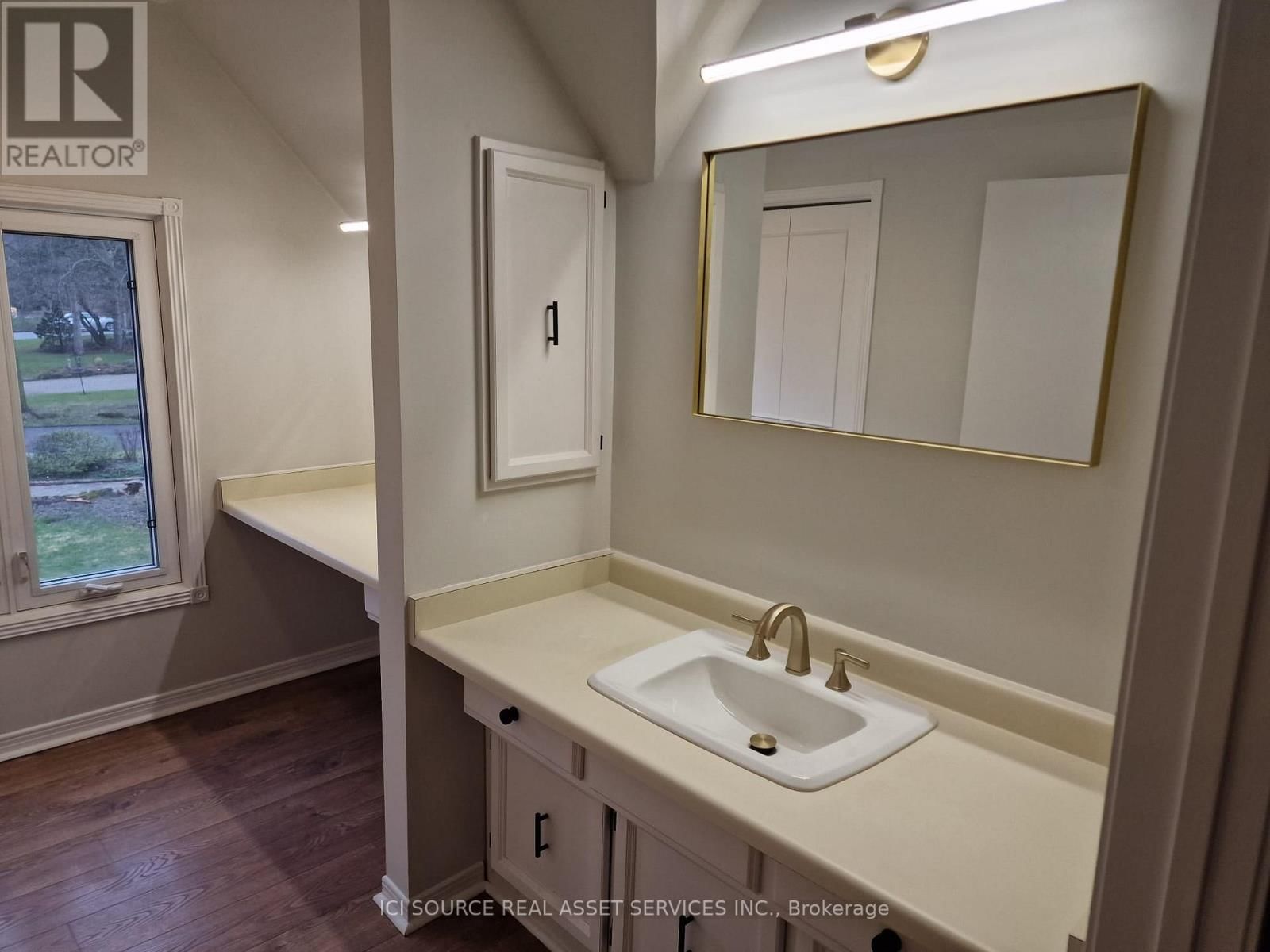 29 BUCKS GREEN ROAD Image 21