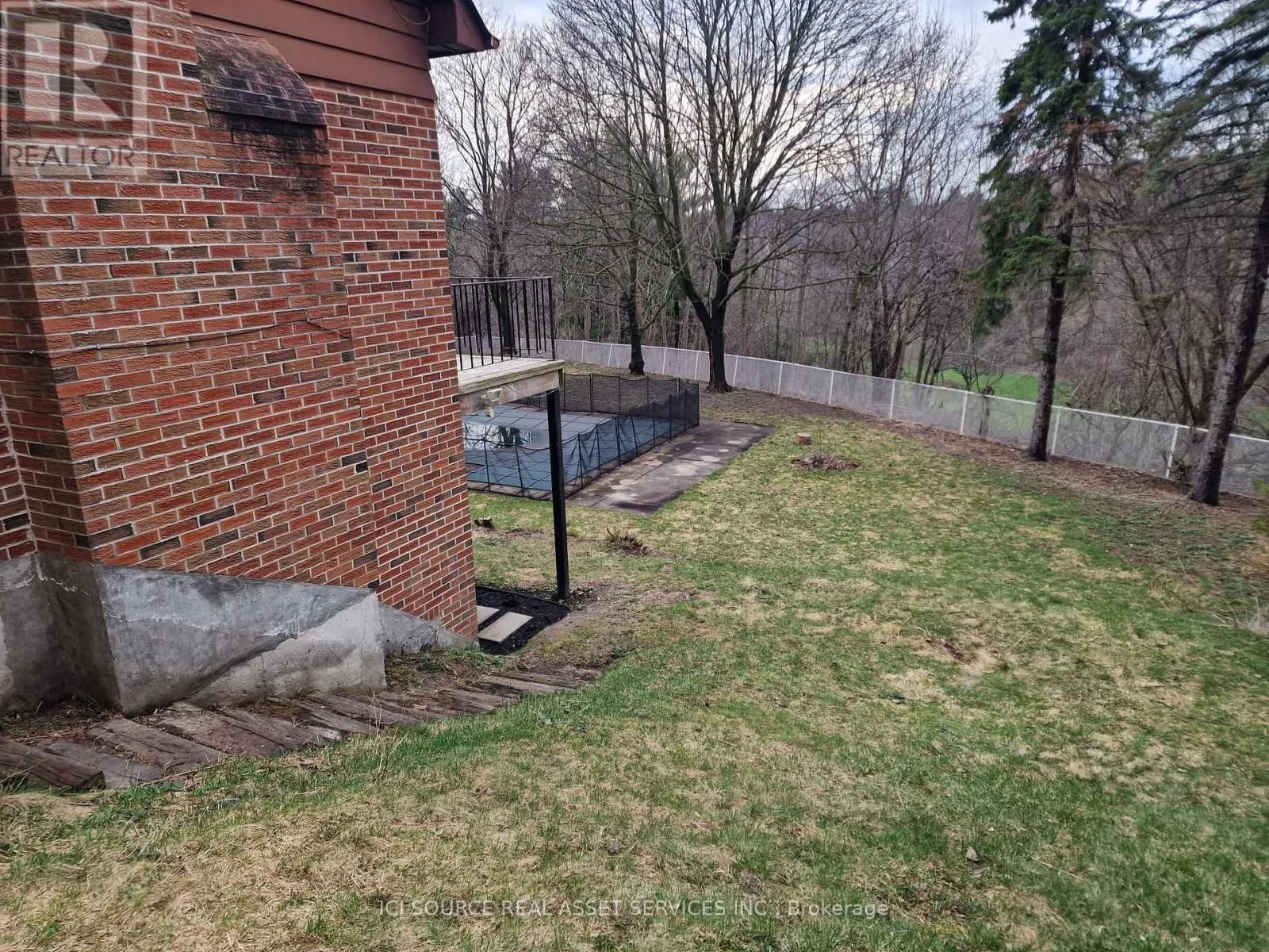 29 BUCKS GREEN ROAD Image 37