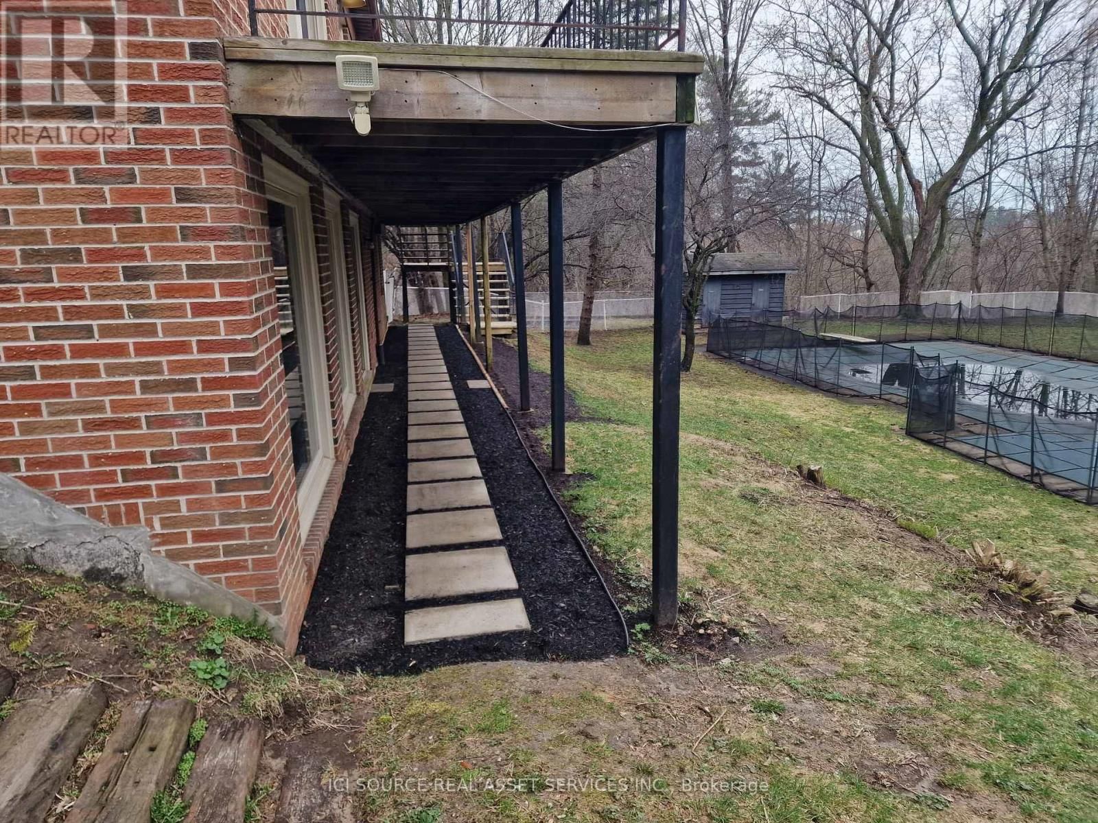 29 BUCKS GREEN ROAD Image 38