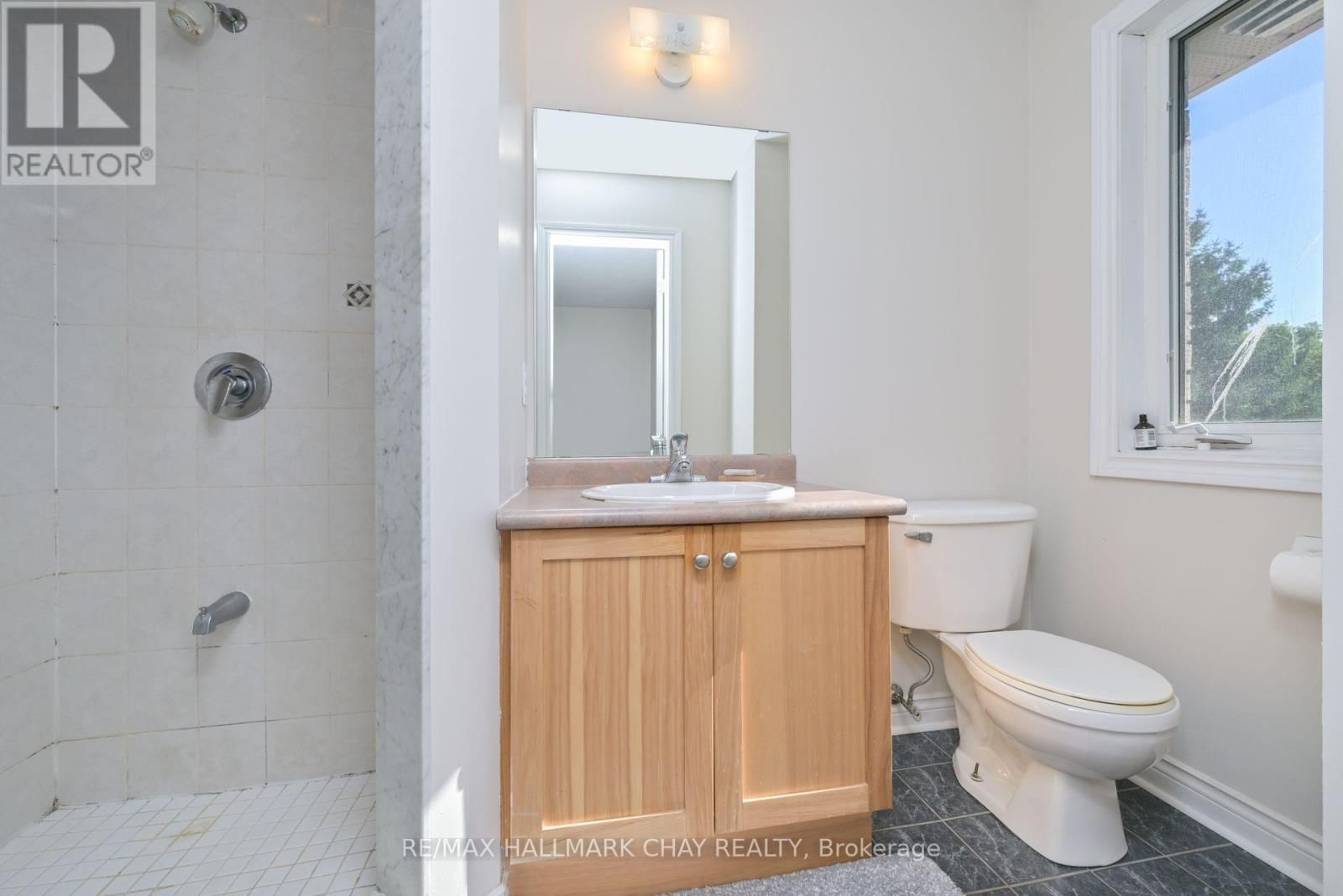 16 BRIAN CRESCENT Image 17