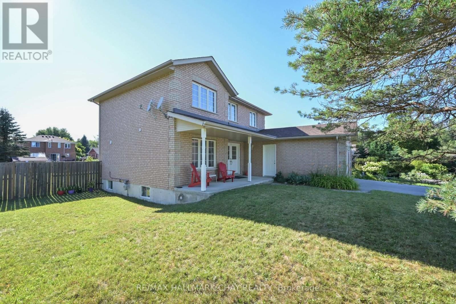 16 BRIAN CRESCENT Image 3