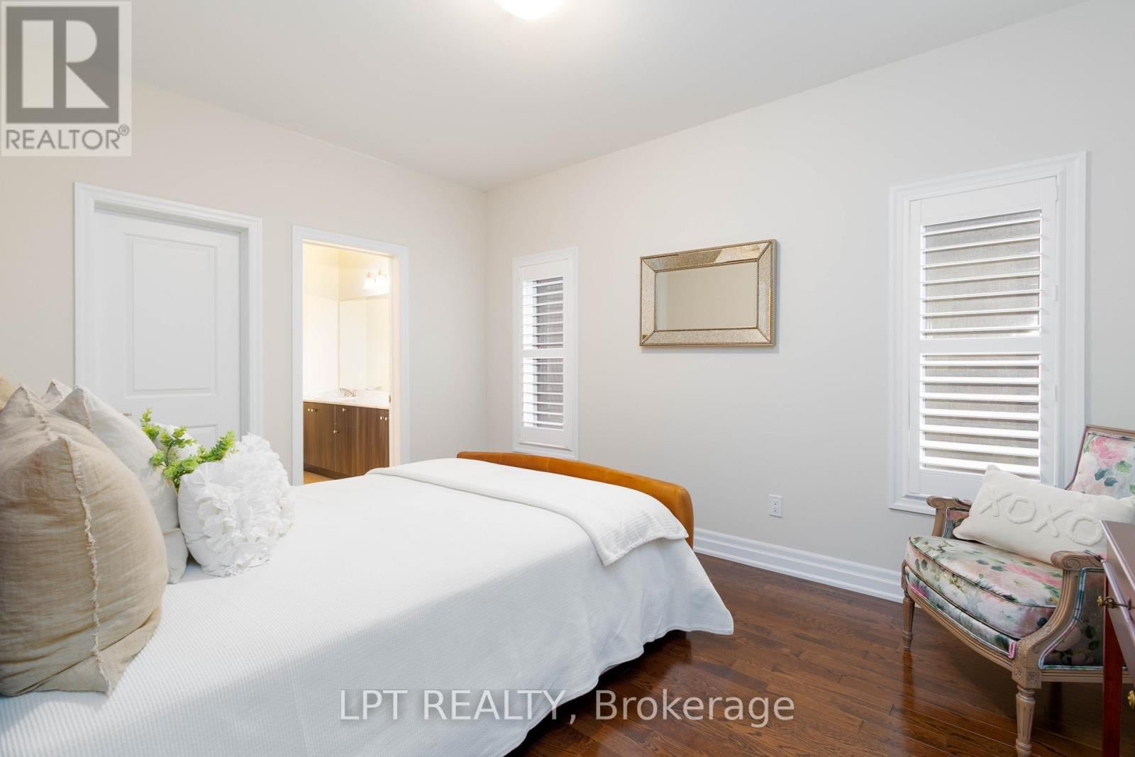 113 BURNS BOULEVARD Image 21