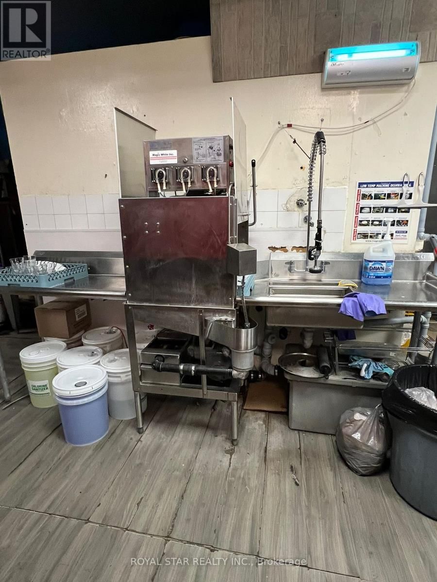 6&7 - 9300 KEELE STREET Image 15