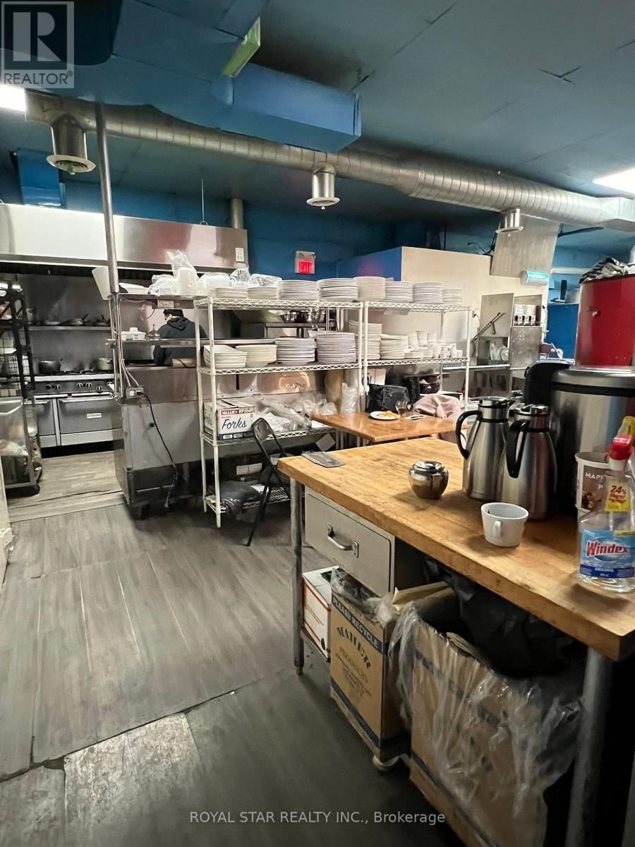 6&7 - 9300 KEELE STREET Image 17