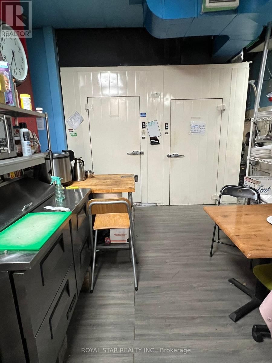 6&7 - 9300 KEELE STREET Image 18