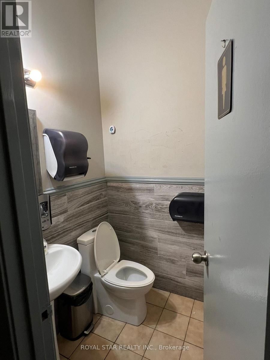 6&7 - 9300 KEELE STREET Image 26