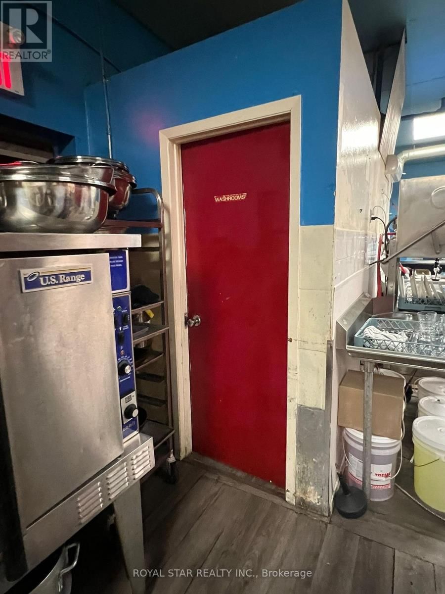 6&7 - 9300 KEELE STREET Image 30