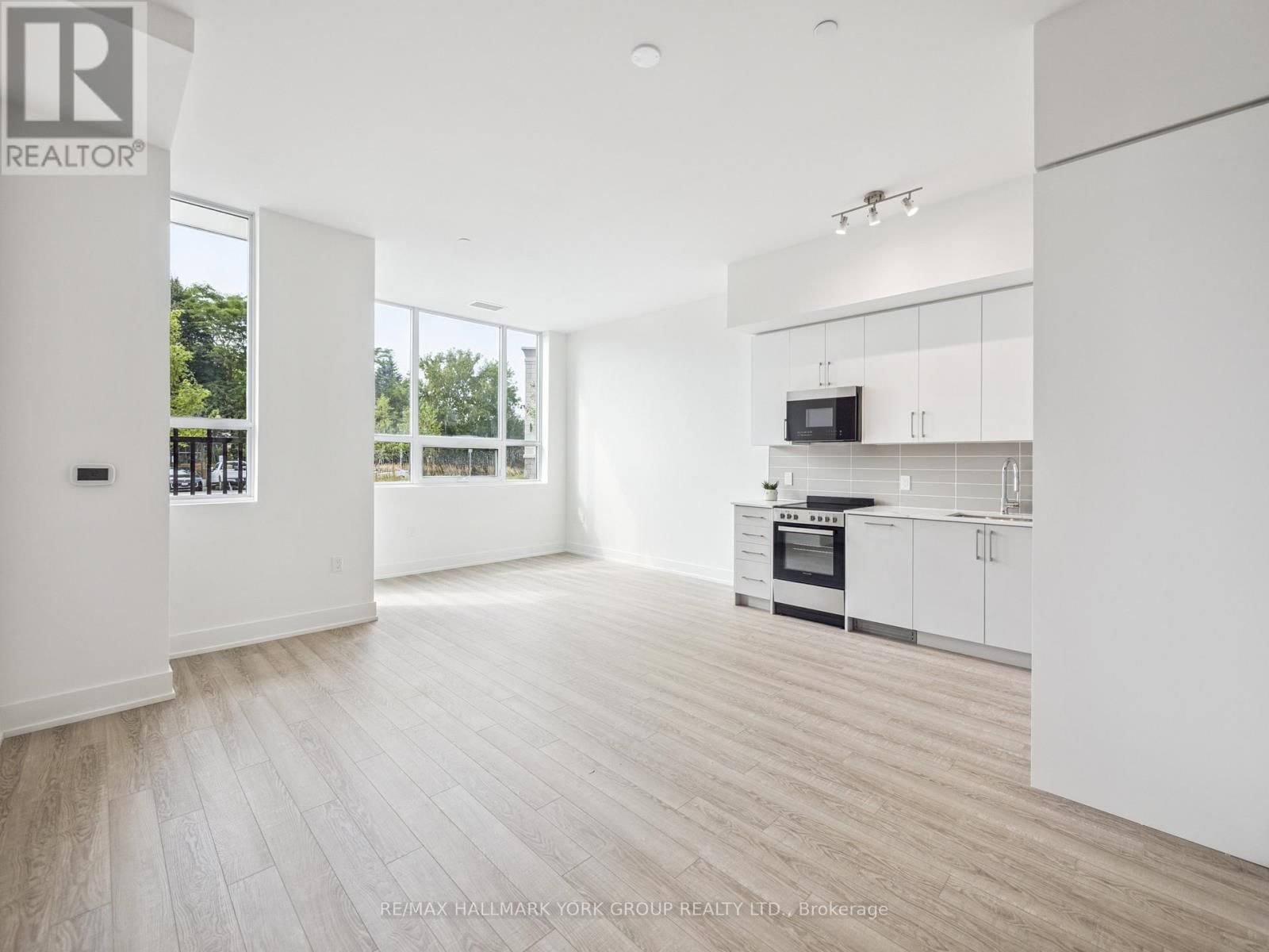 104 - 2075 KING ROAD Image 10