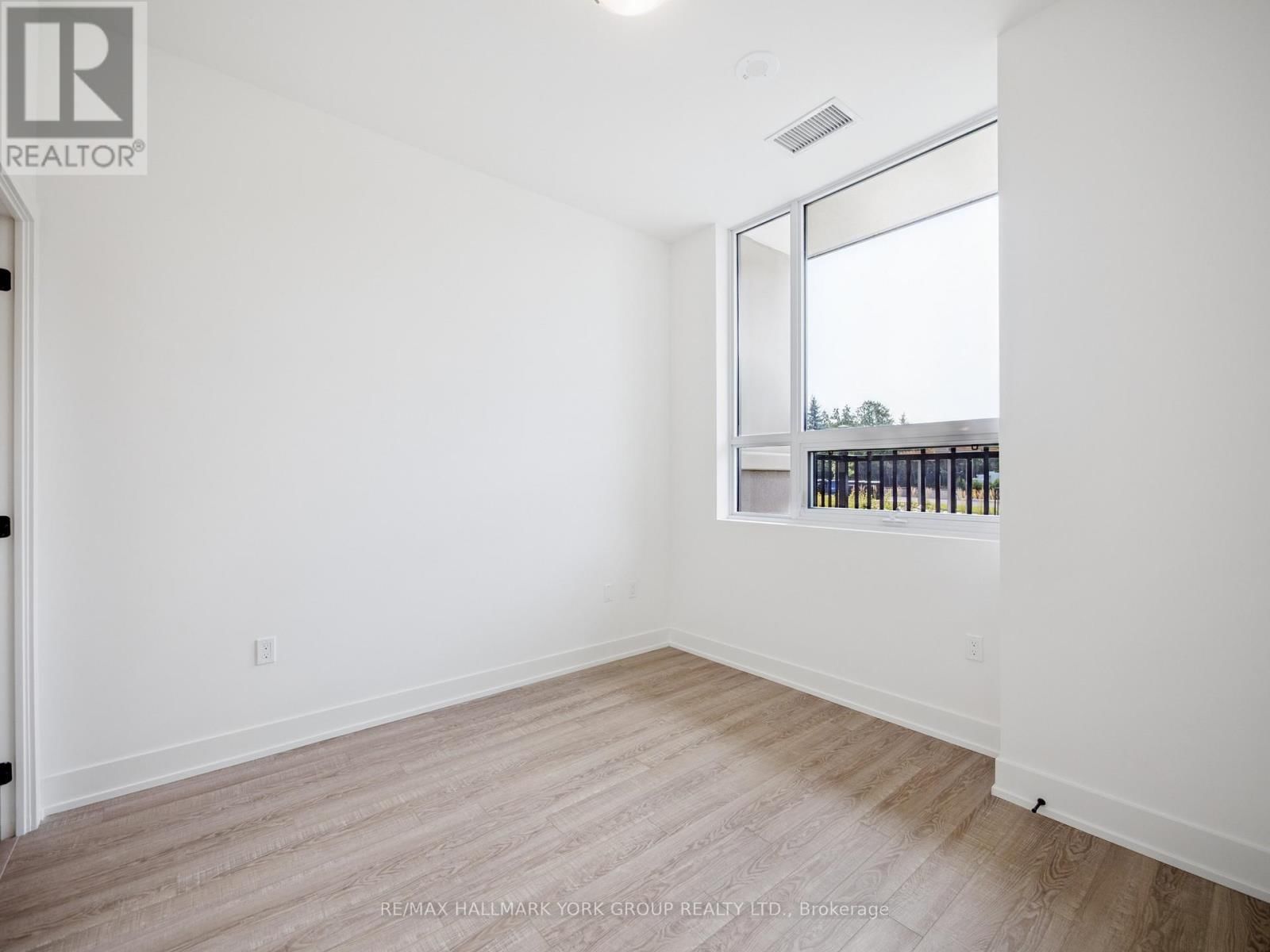 104 - 2075 KING ROAD Image 19