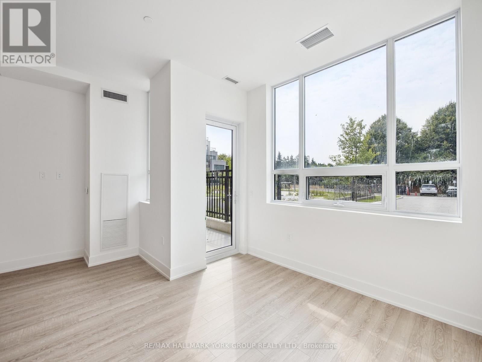 104 - 2075 KING ROAD Image 20