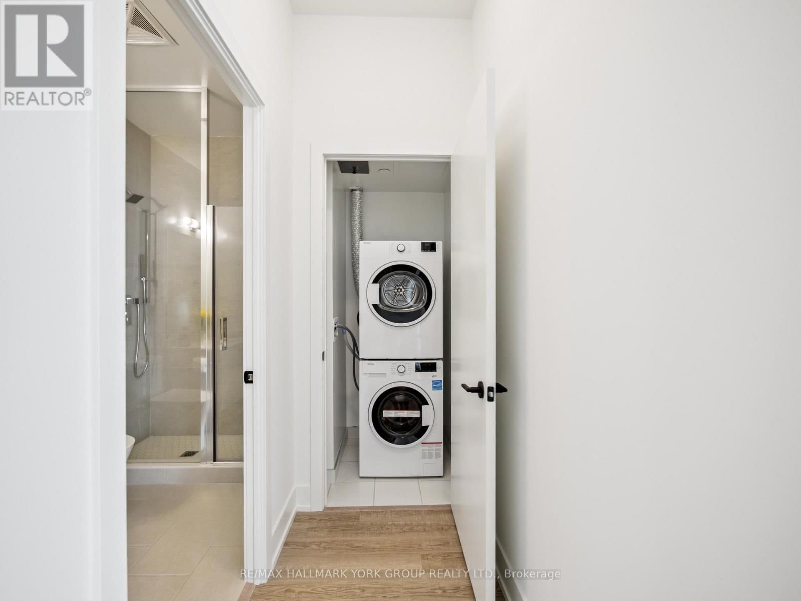 104 - 2075 KING ROAD Image 21