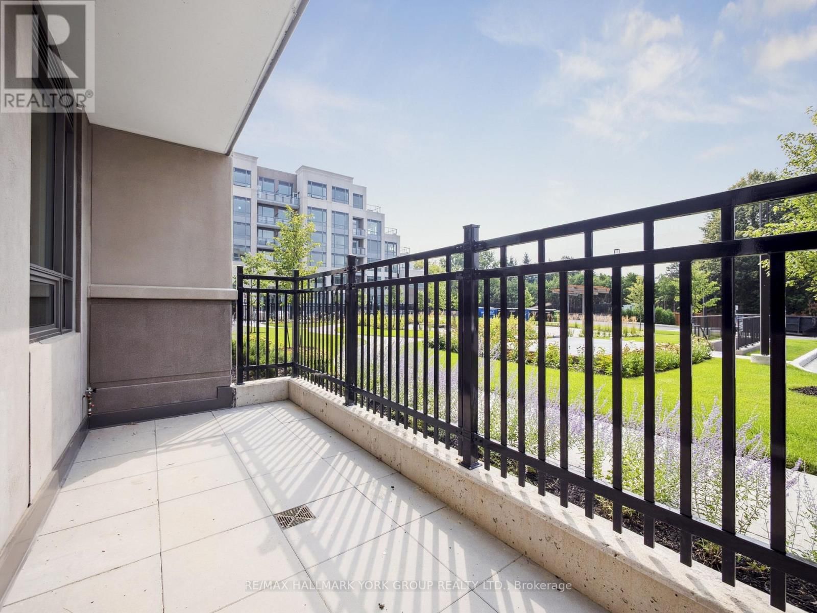 104 - 2075 KING ROAD Image 24