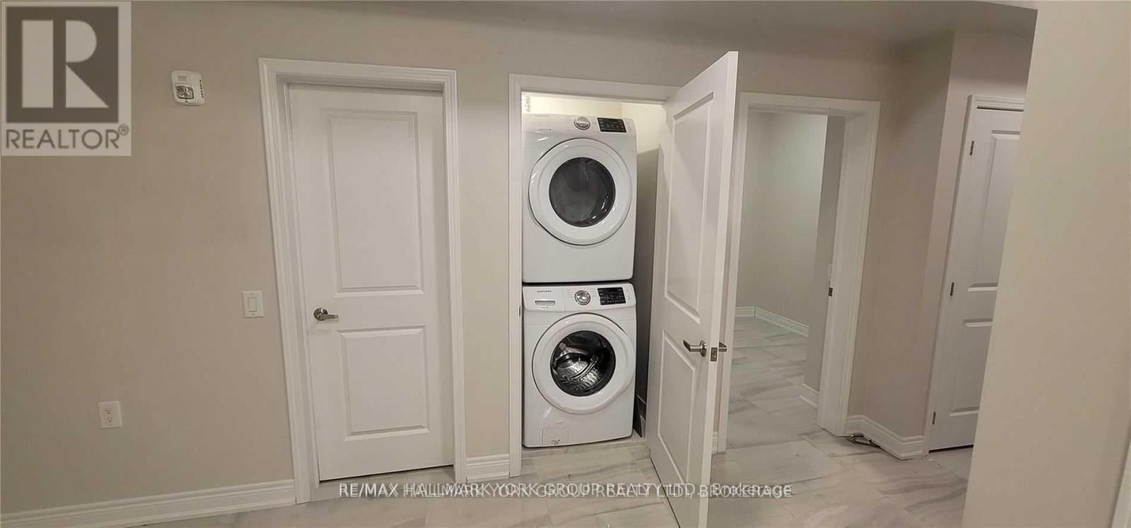 102 - 32 WELLINGTON STREET EAST Image 2