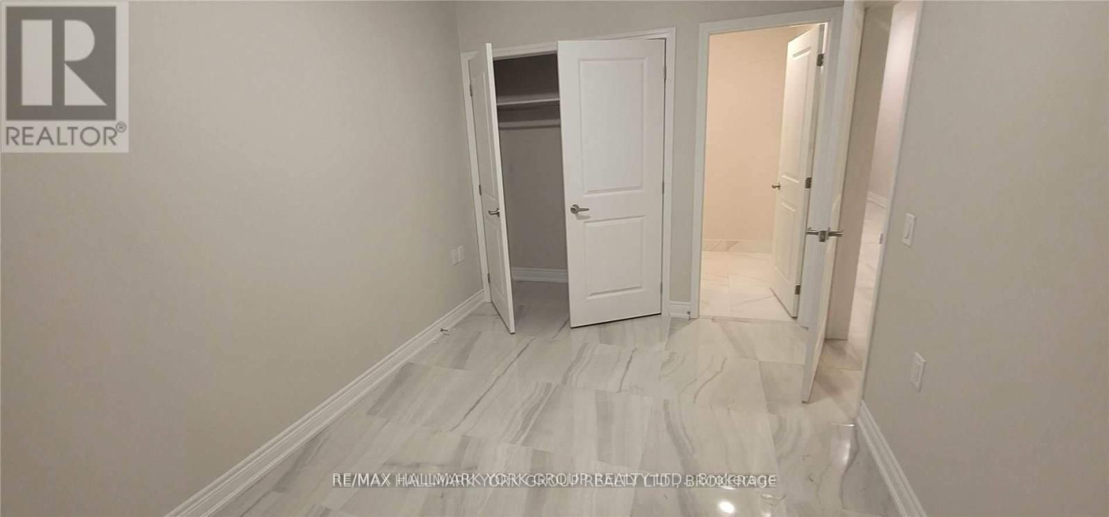 102 - 32 WELLINGTON STREET EAST Image 8