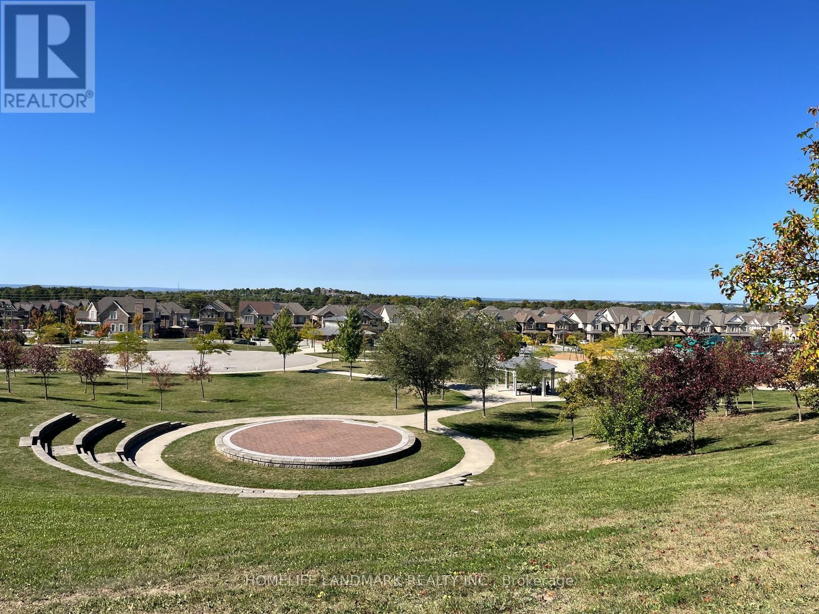 LORNE THOMAS PLACE Image 23