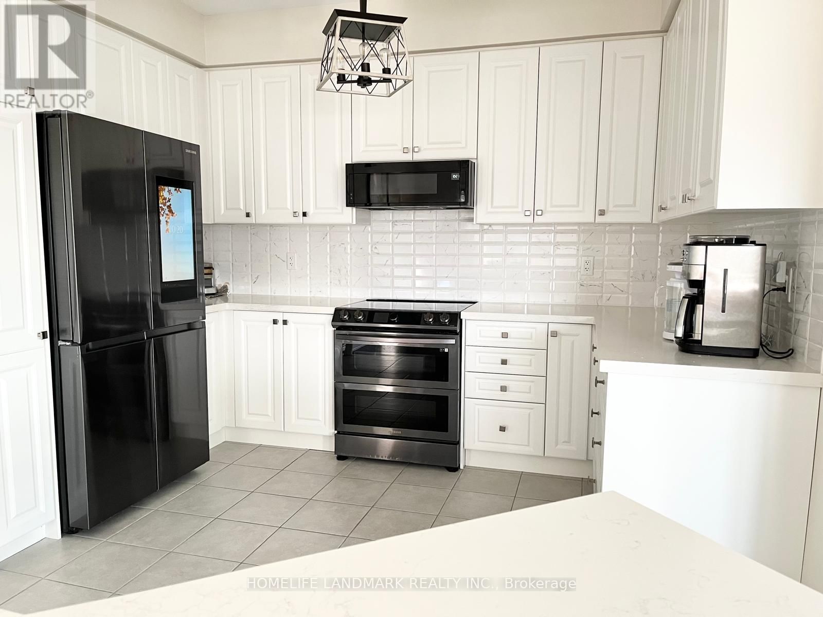 LORNE THOMAS PLACE Image 5