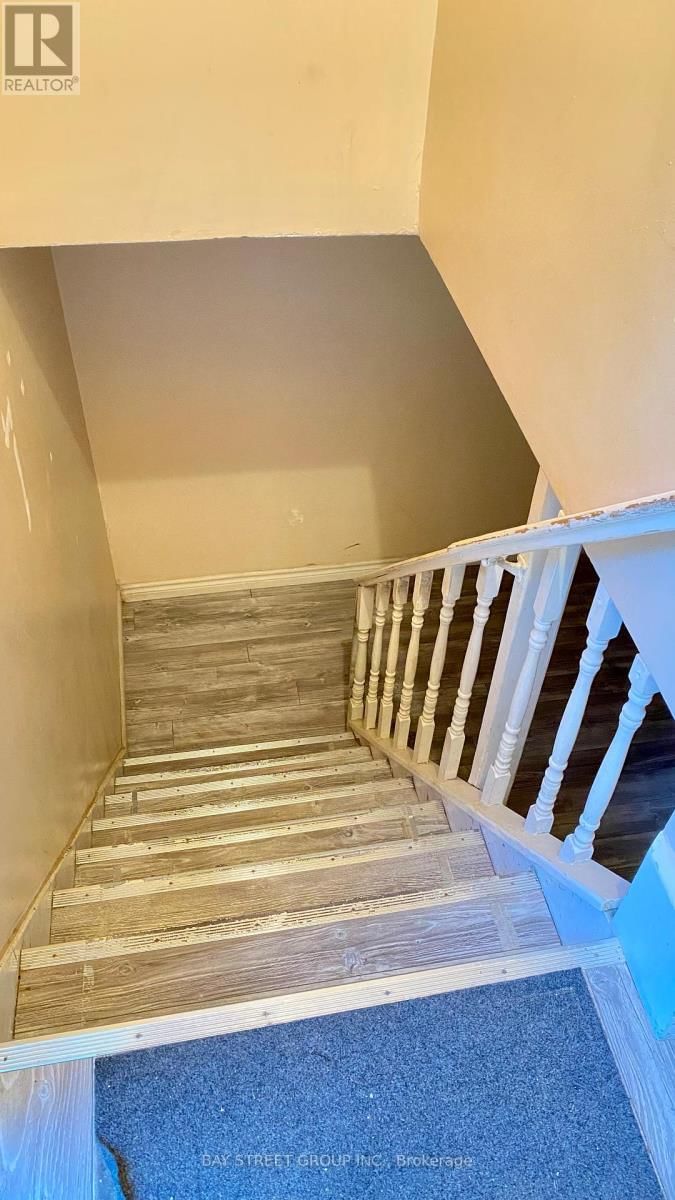 Main - 93 CARTIER CRESCENT Image 13