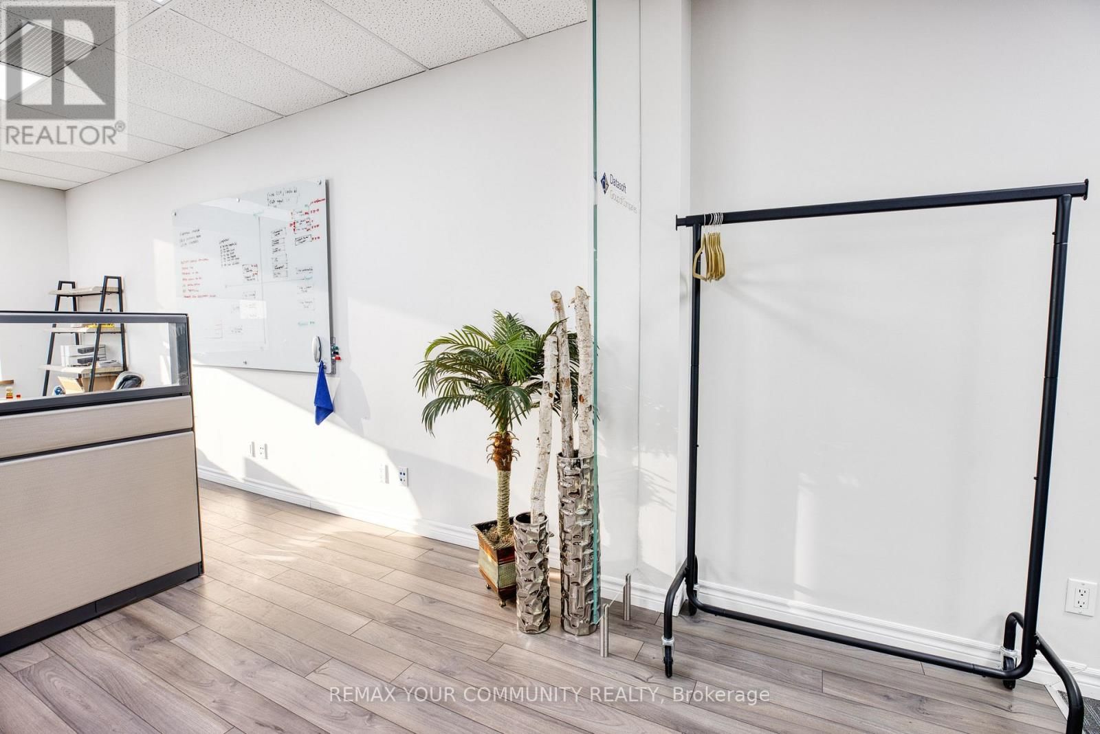 305 - 2750 14TH AVENUE Image 12