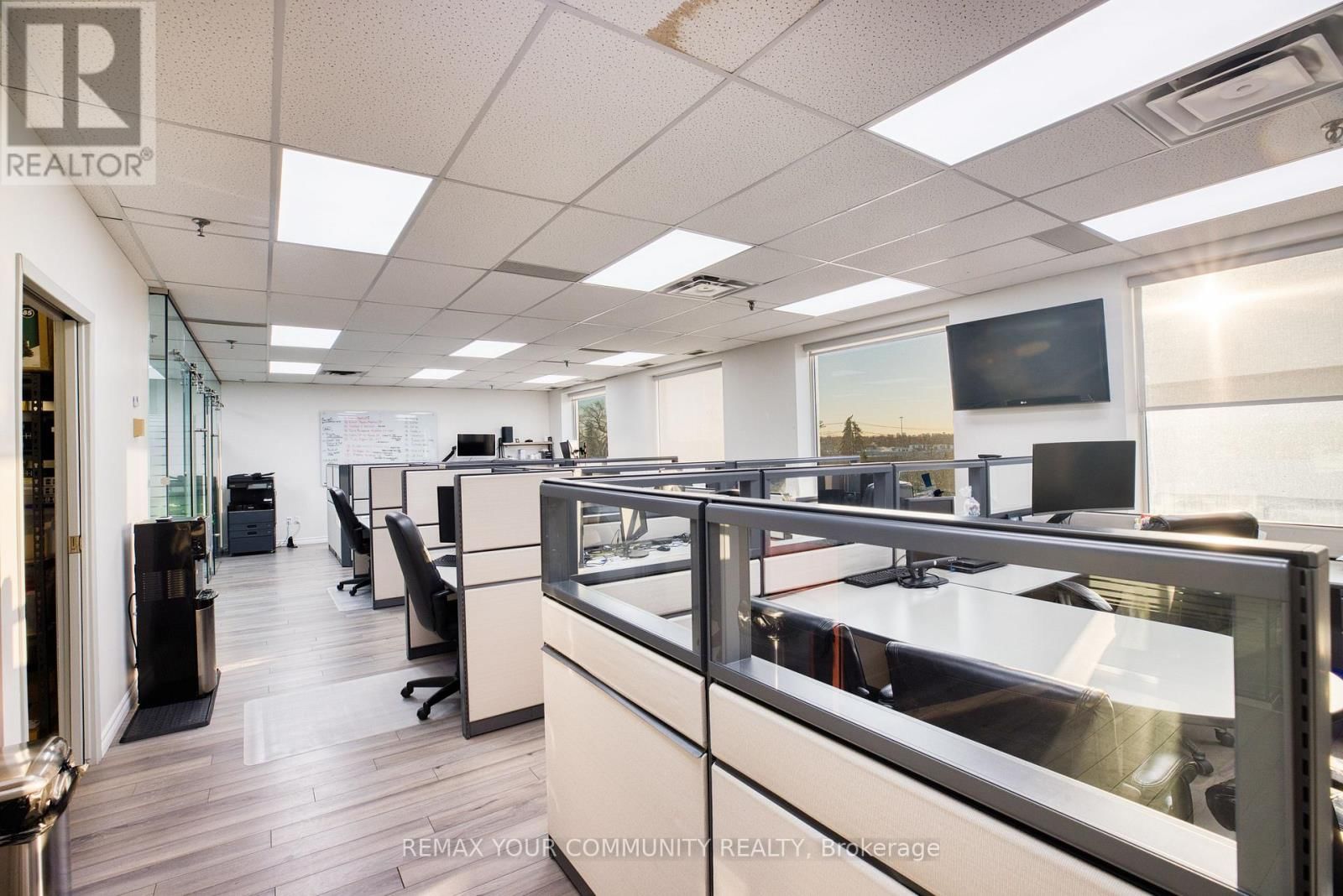 305 - 2750 14TH AVENUE Image 5