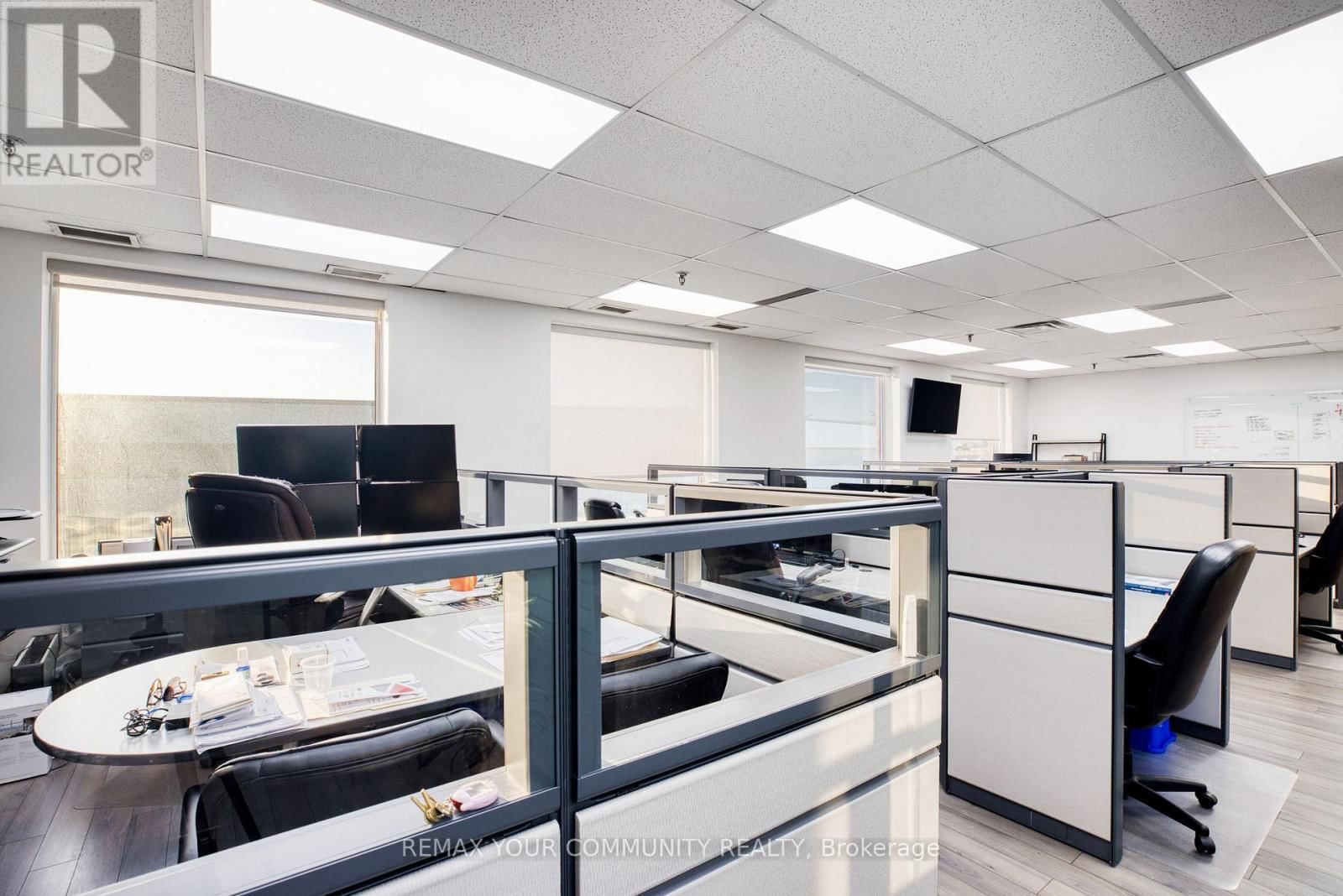 305 - 2750 14TH AVENUE Image 6