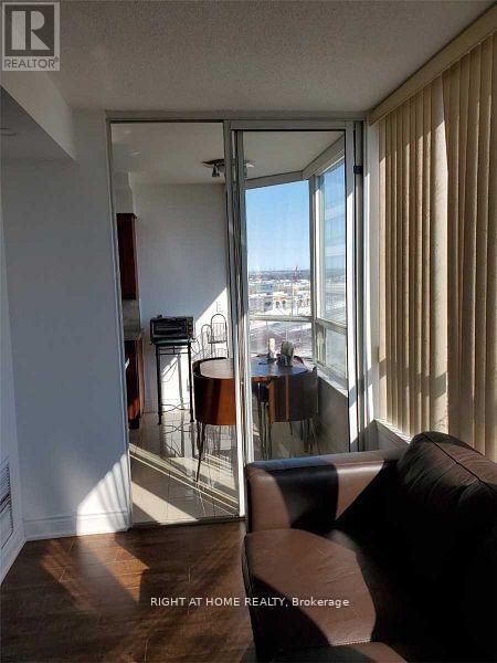 1001 - 120 PROMENADE CIRCLE Image 8