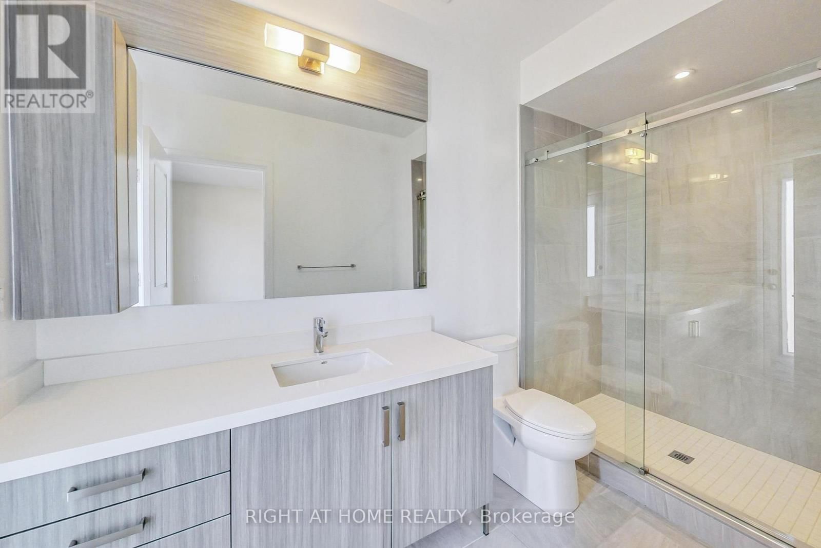 TH7 - 390 HIGHWAY 7 EAST Image 21