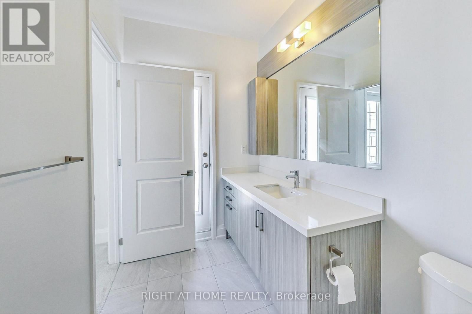 TH7 - 390 HIGHWAY 7 EAST Image 22