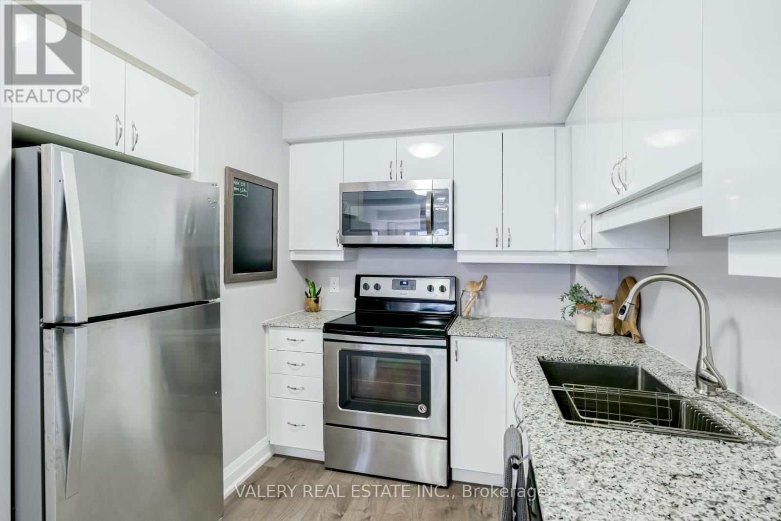 226 - 481 RUPERT AVENUE Image 10