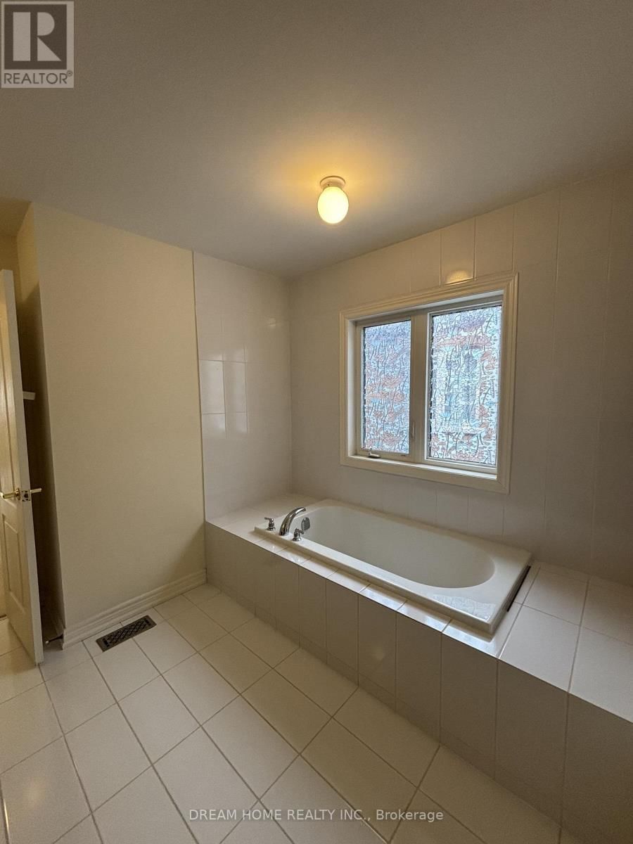 276 THE BRIDLE WALK Image 17