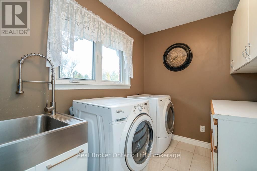 4060 10TH SIDEROAD Image 20