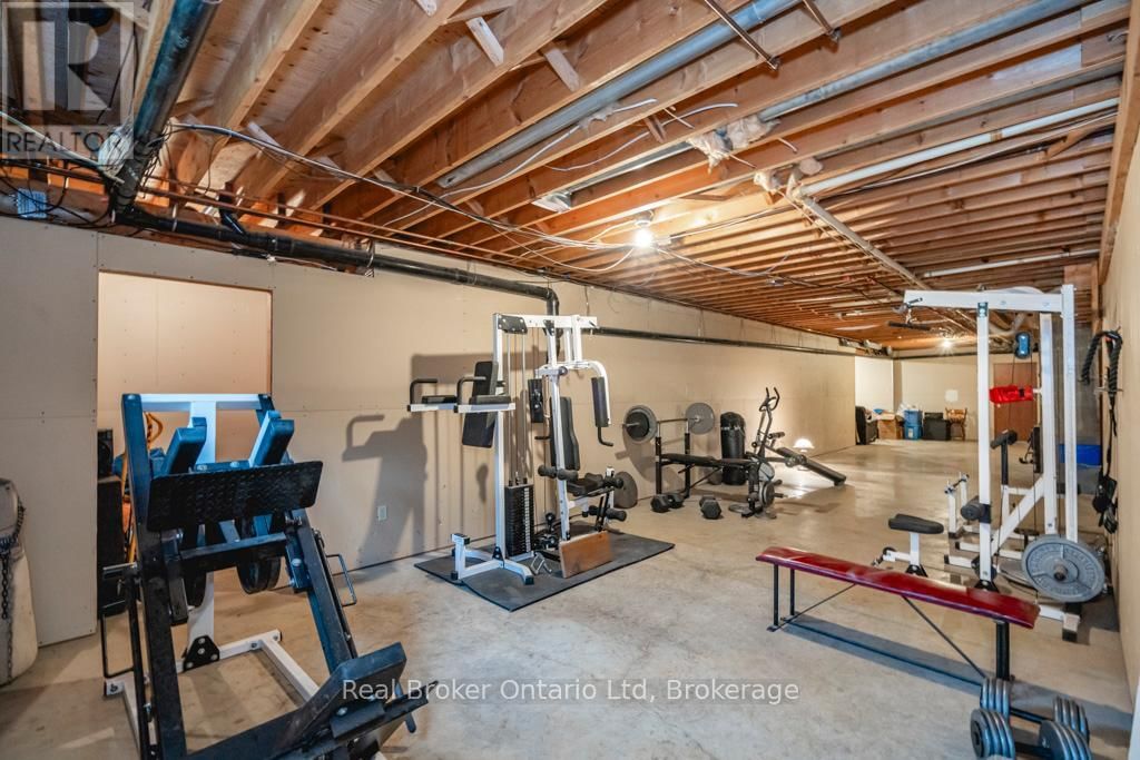 4060 10TH SIDEROAD Image 29