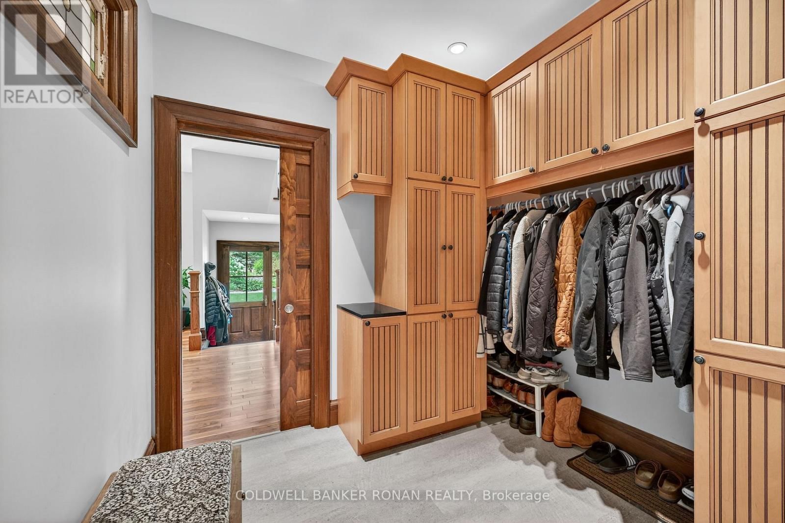 22 CENTRE STREET NORTH Image 8