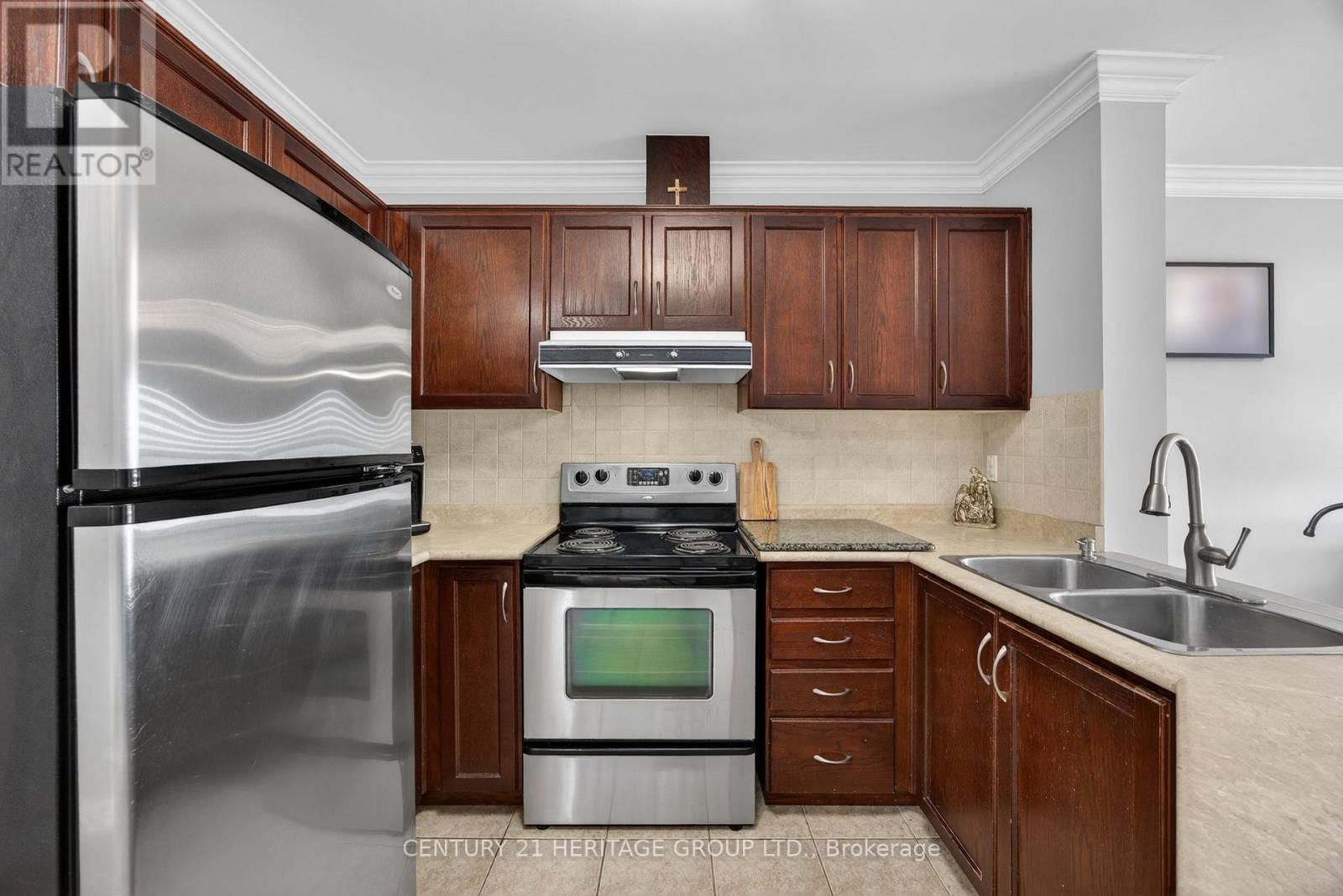 214 - 112 SIMCOE ROAD Image 8