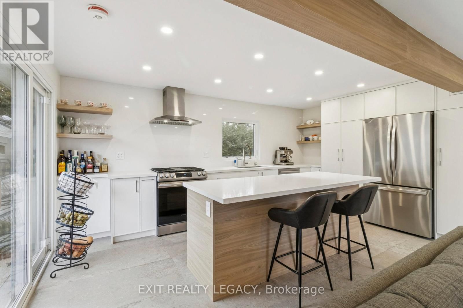 4 OAK COURT Image 10