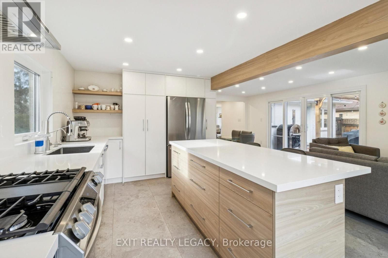 4 OAK COURT Image 11