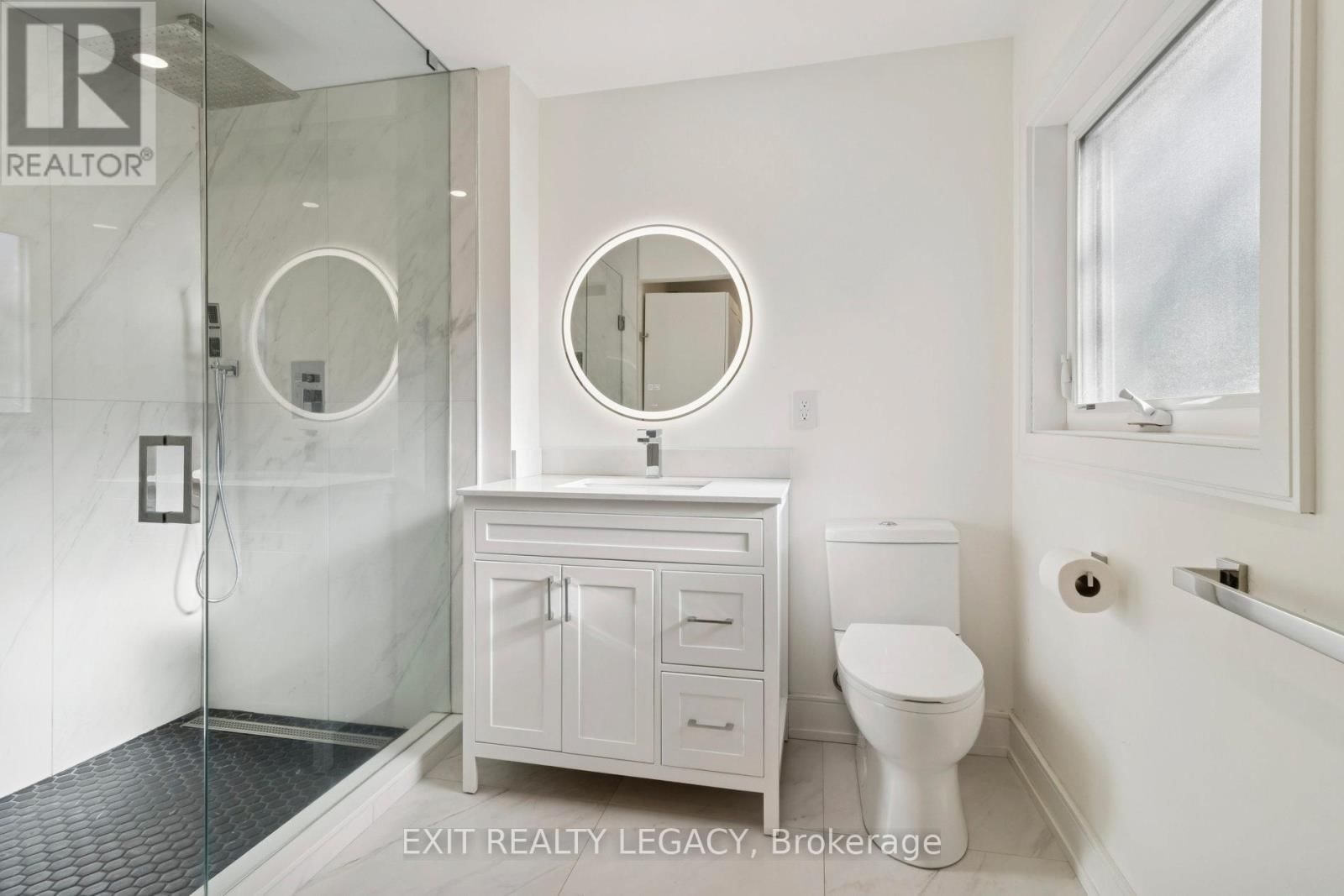 4 OAK COURT Image 15