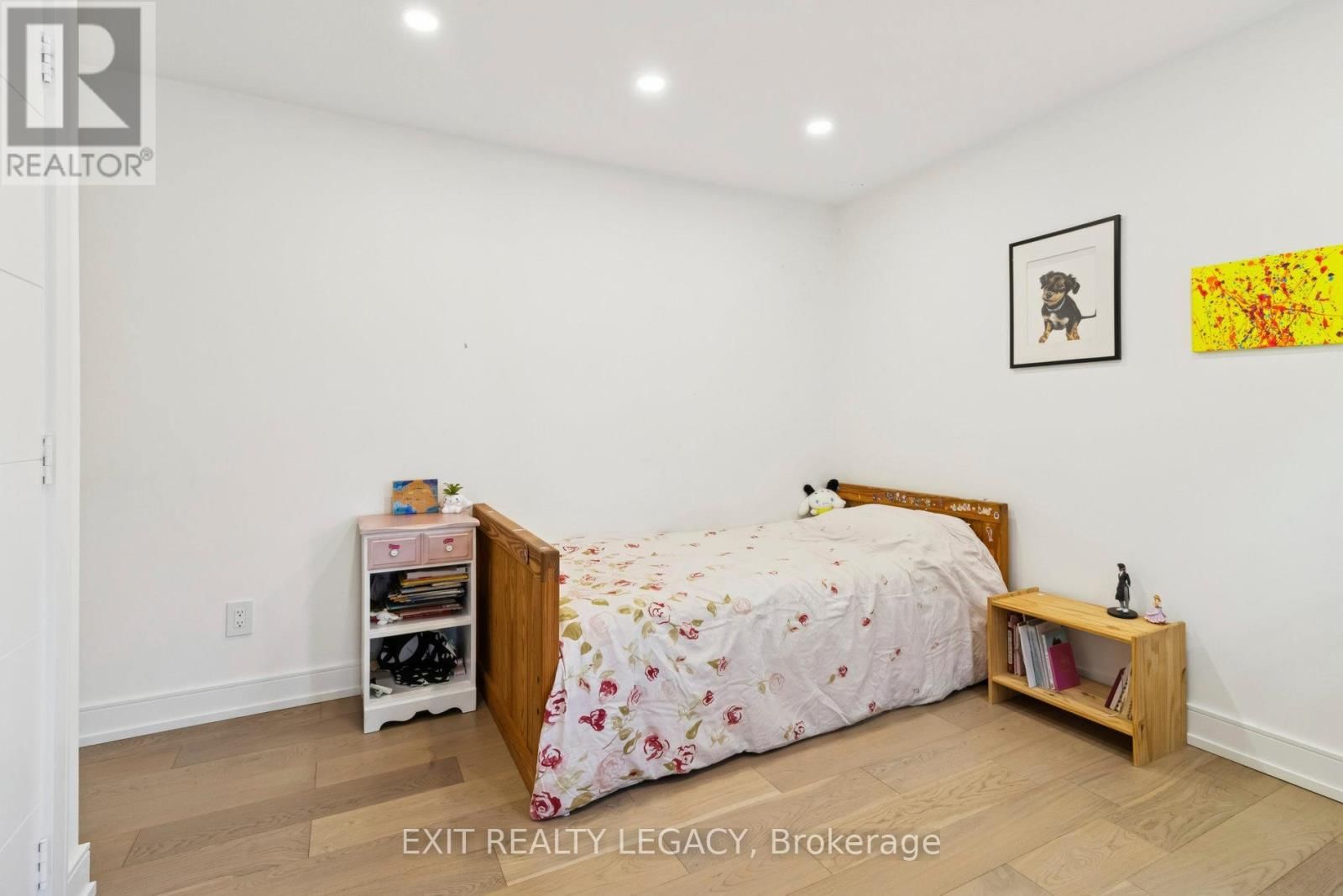 4 OAK COURT Image 18