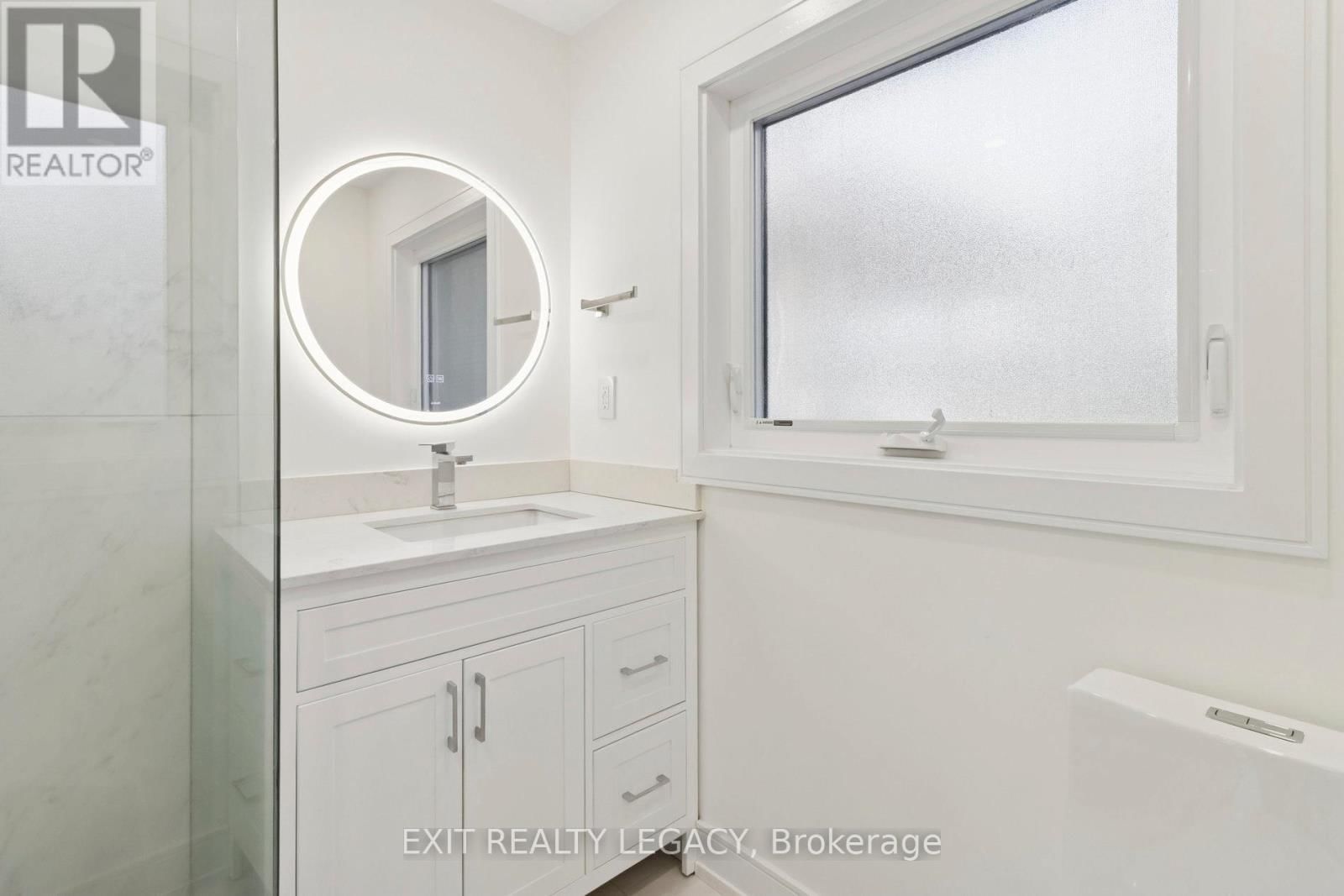 4 OAK COURT Image 21