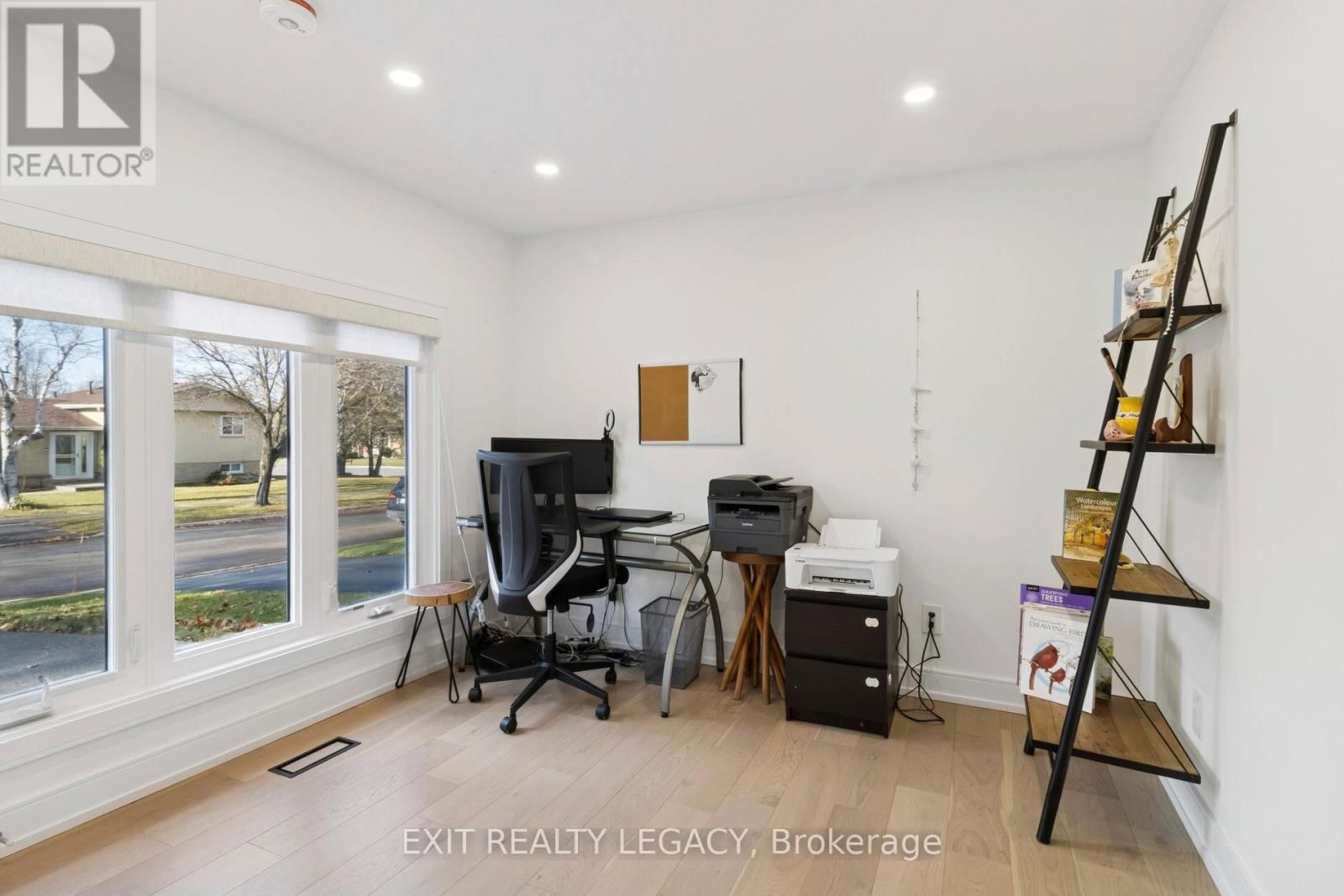 4 OAK COURT Image 22