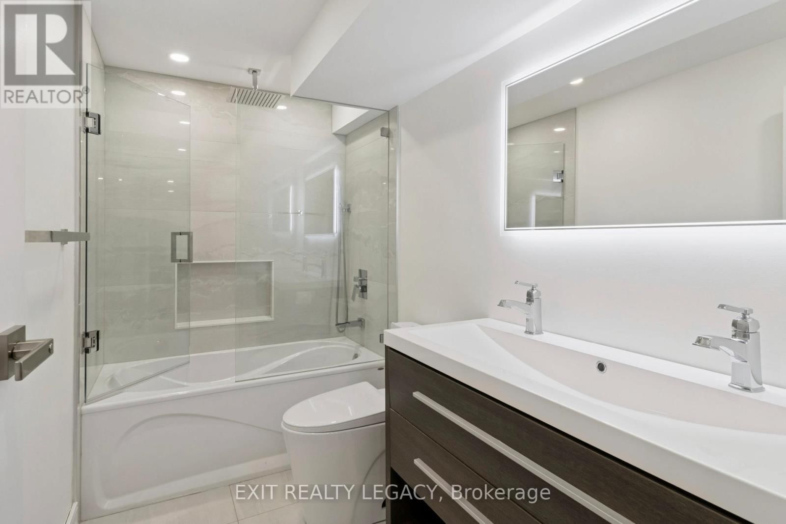 4 OAK COURT Image 36