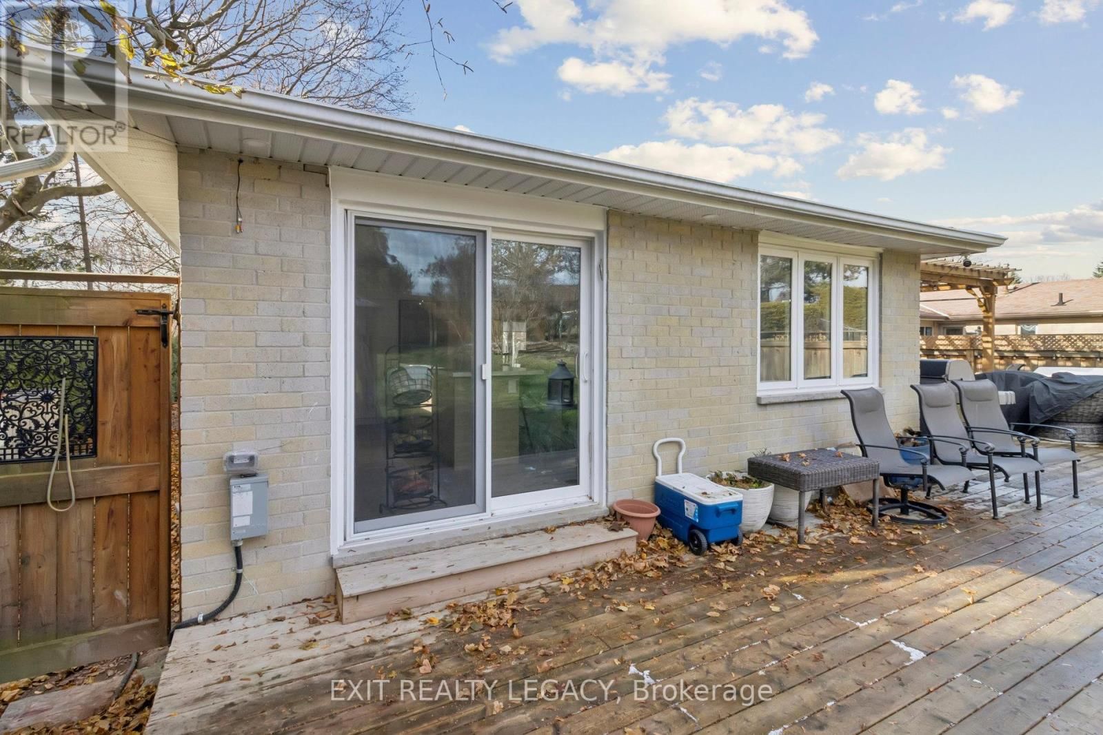 4 OAK COURT Image 37