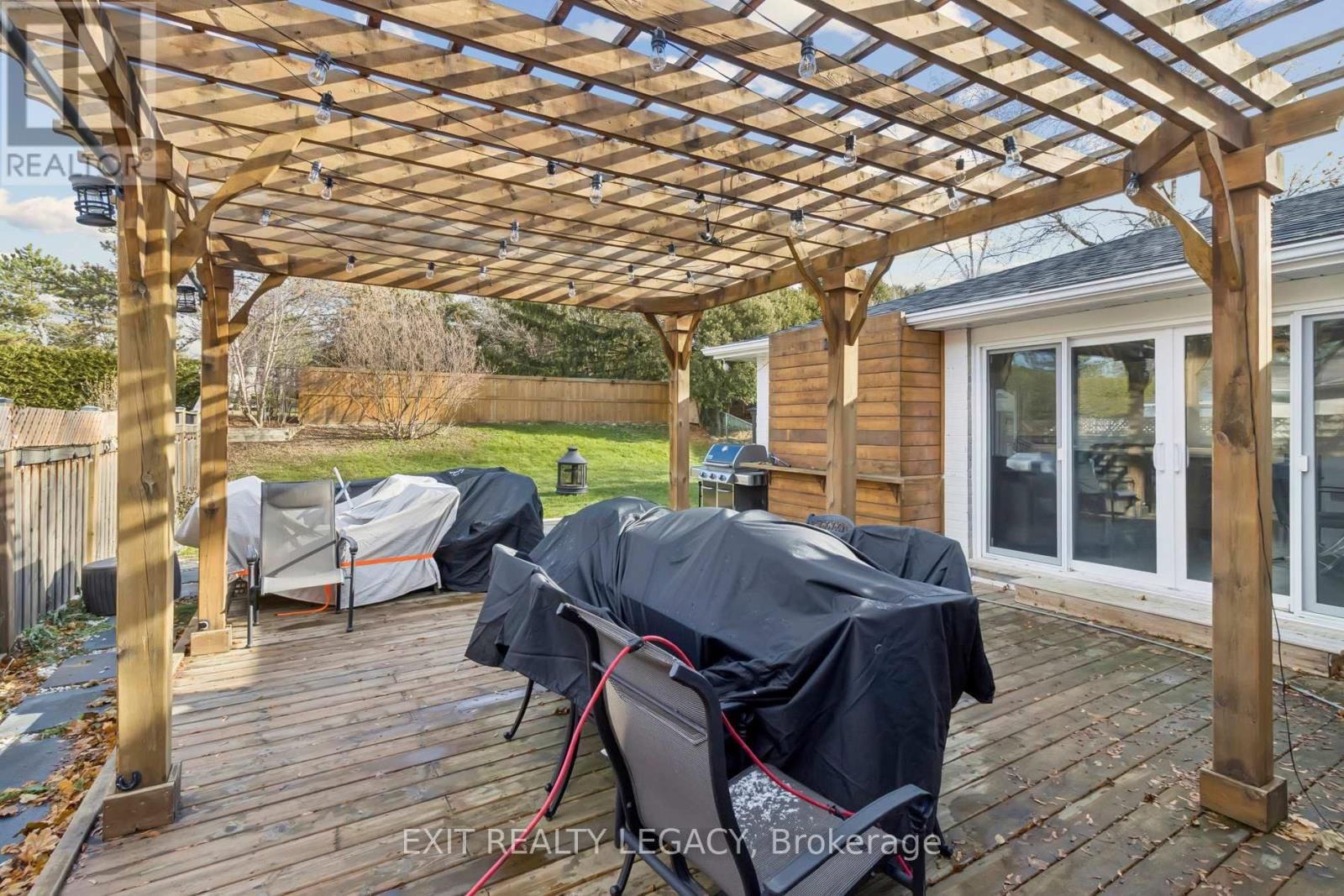 4 OAK COURT Image 38