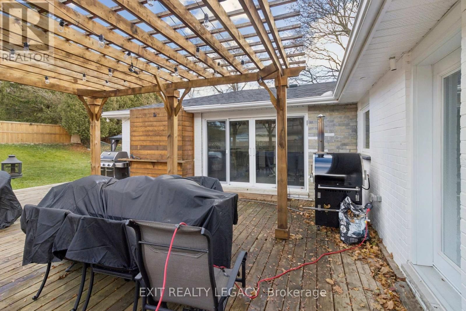 4 OAK COURT Image 39