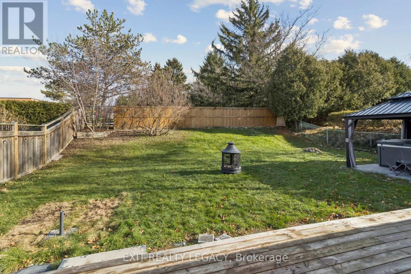 4 OAK COURT Image 42