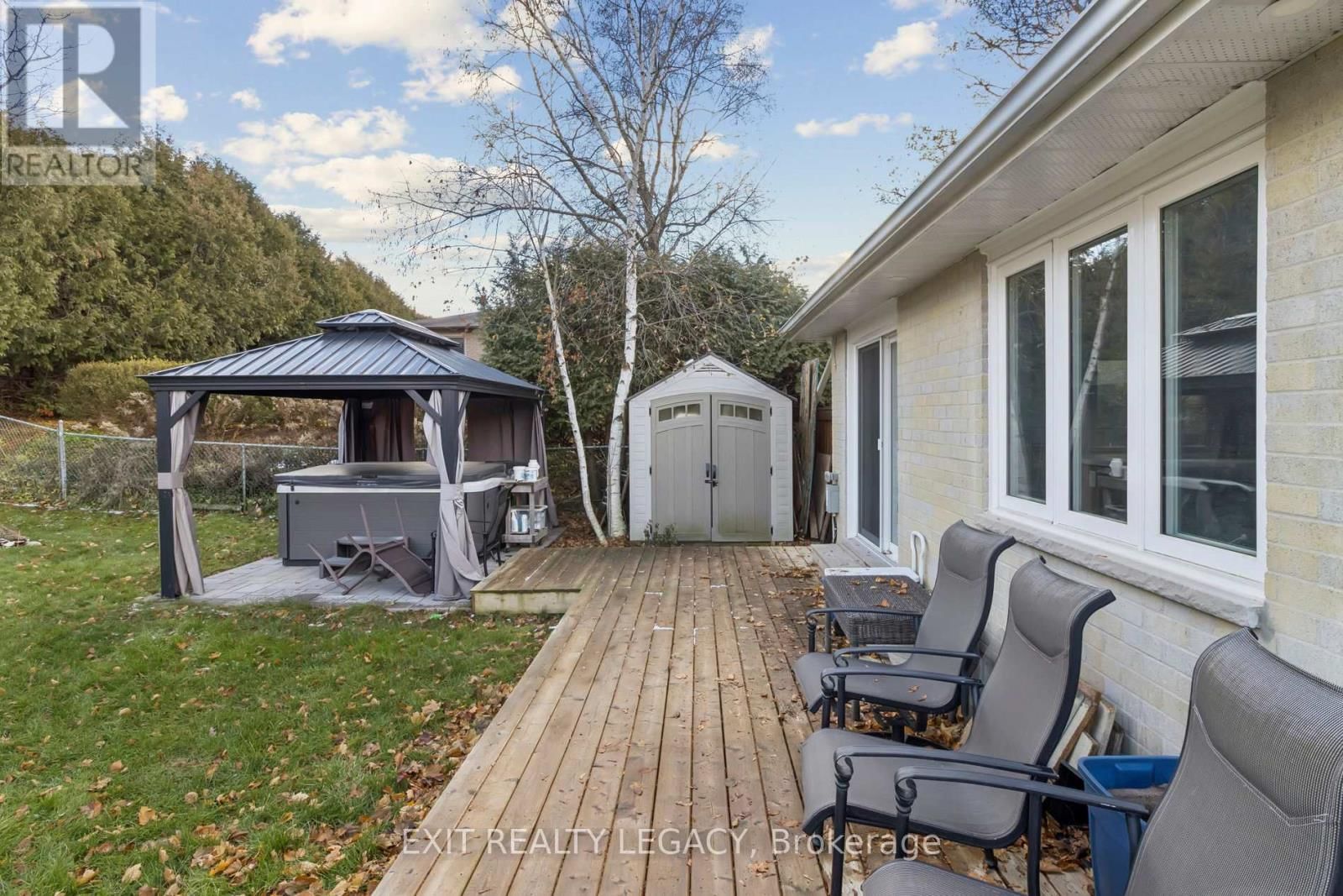 4 OAK COURT Image 43