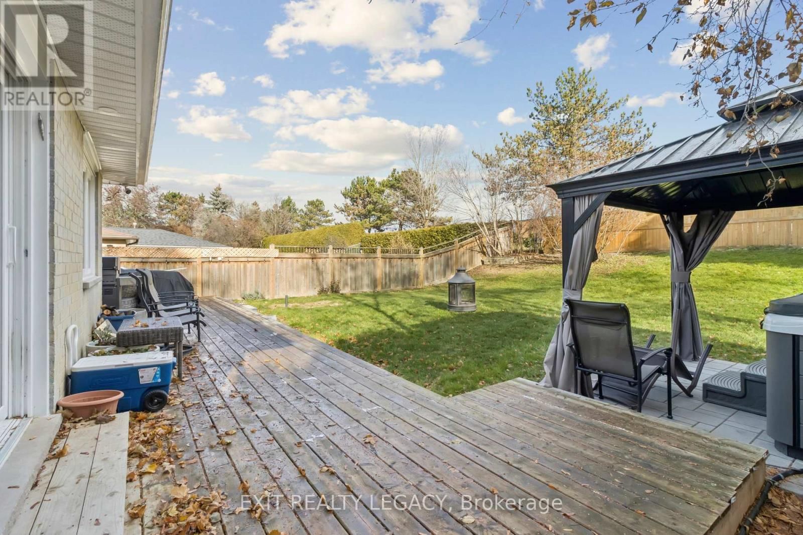 4 OAK COURT Image 44