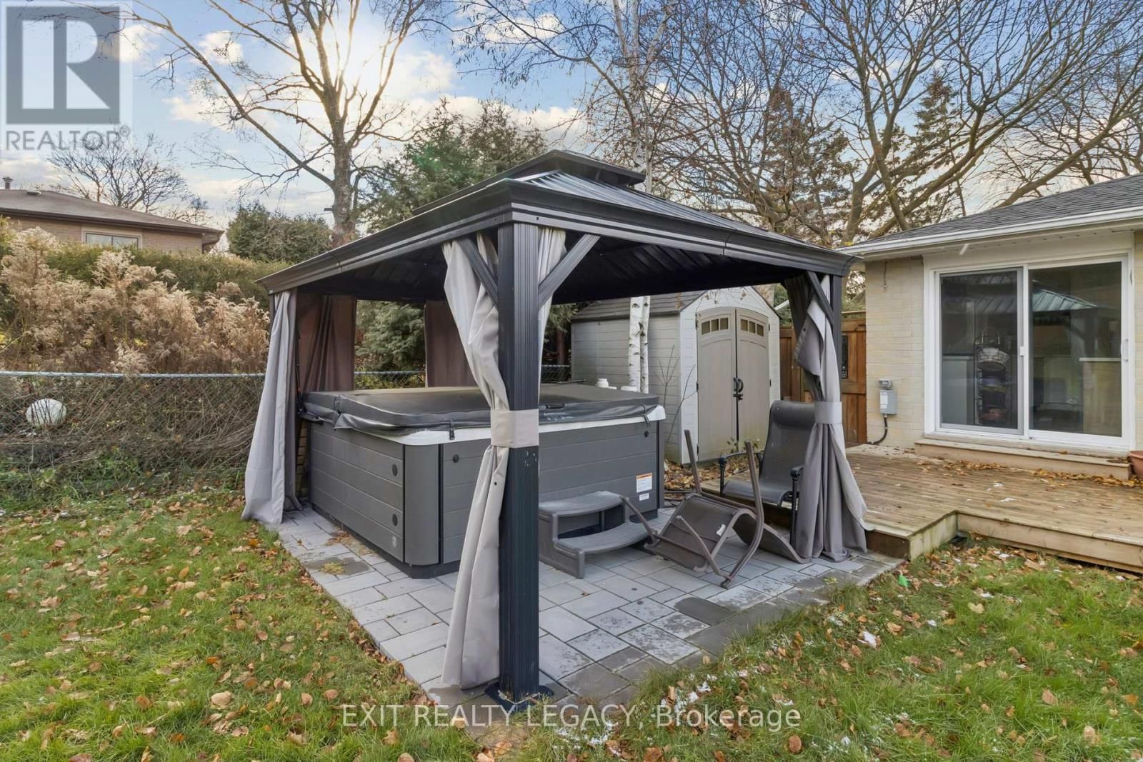 4 OAK COURT Image 45